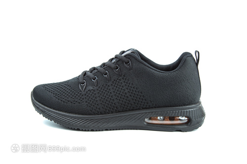 白底黑色運(yùn)動(dòng)鞋與運(yùn)動(dòng)服的時(shí)尚魅力與實(shí)用搭配